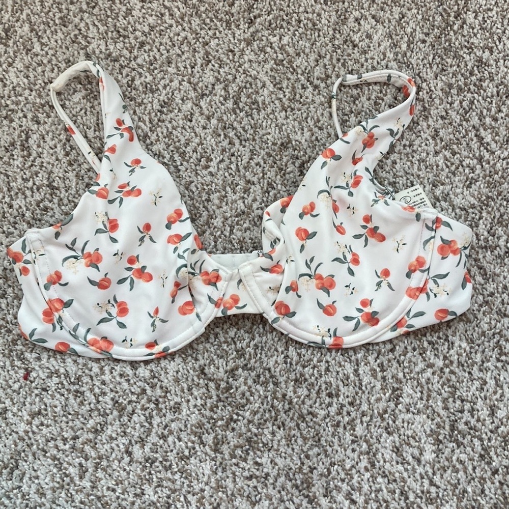 NWOT Abercrombie Peach Pattern Bikini Top